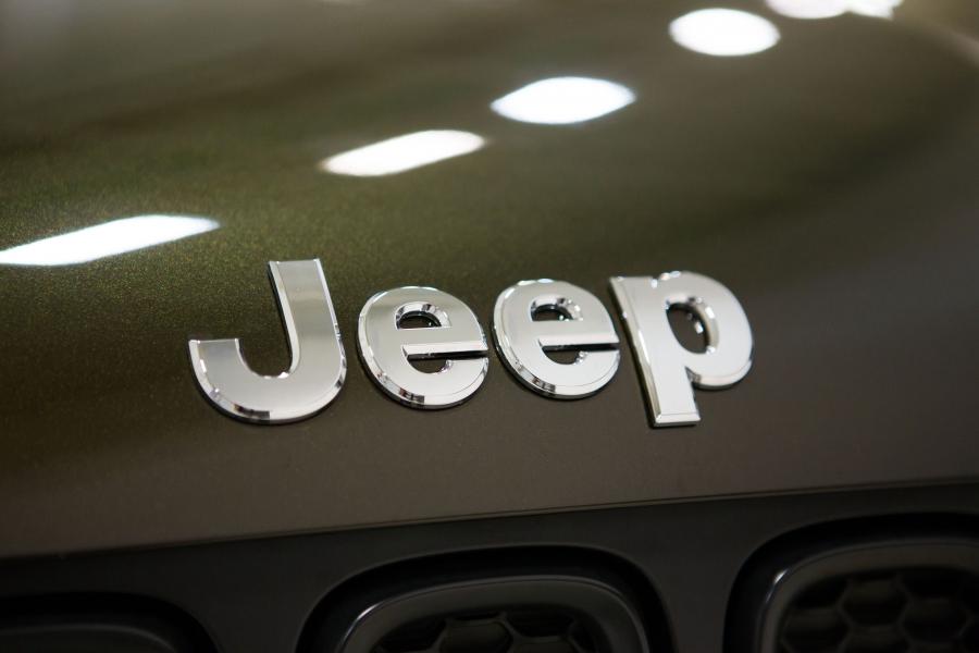 Логотип Jeep Renegade Custom (BU) 2017 года  (LA) (фото 4 из 11)